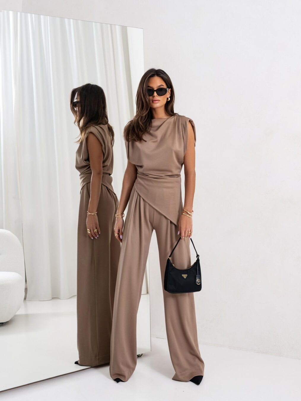Vivine Tvådelat Set Dam – Draperad Topp & Vida Byxor med Elegant Skärning