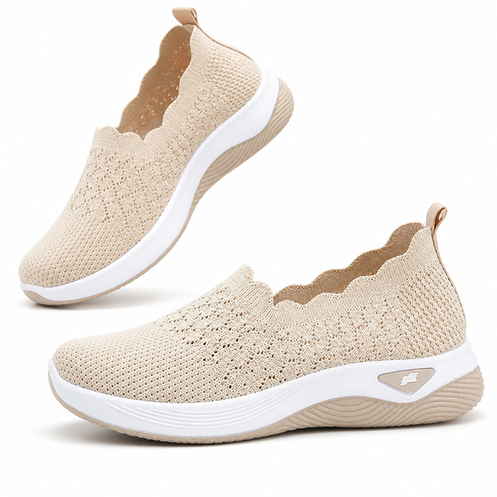 Kvinna iklädd Briella blå sneakers under en promenad utomhus