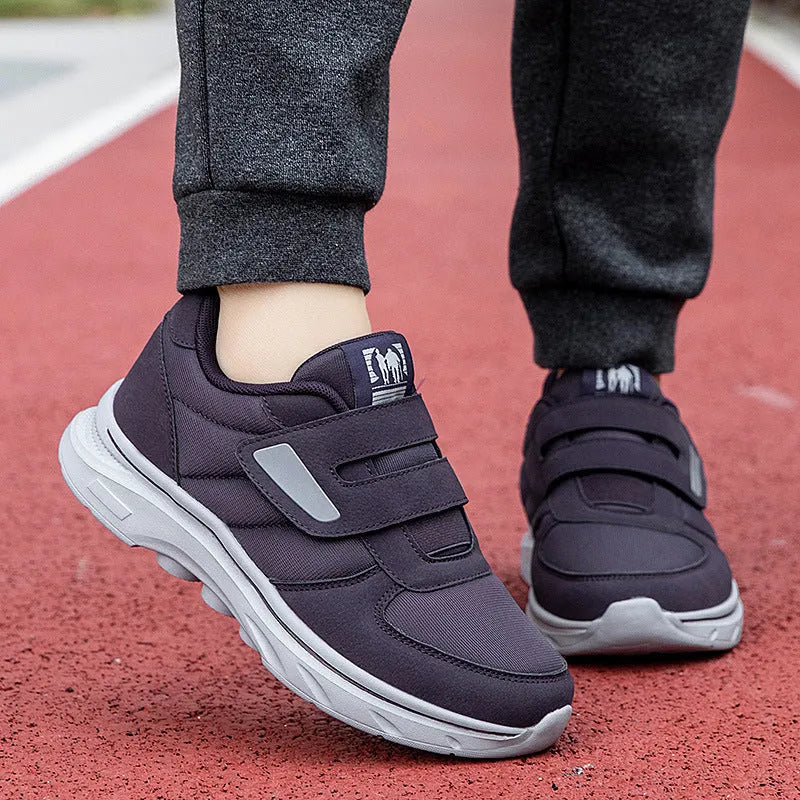 Nora sneakers i antracitgrå sedd framifrån på vit bakgrund