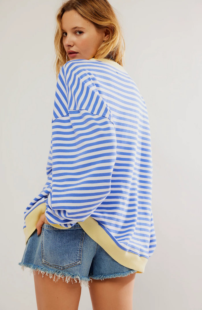 Avslappnad varm tröja för damer med färgstarka ränder – blå och svart