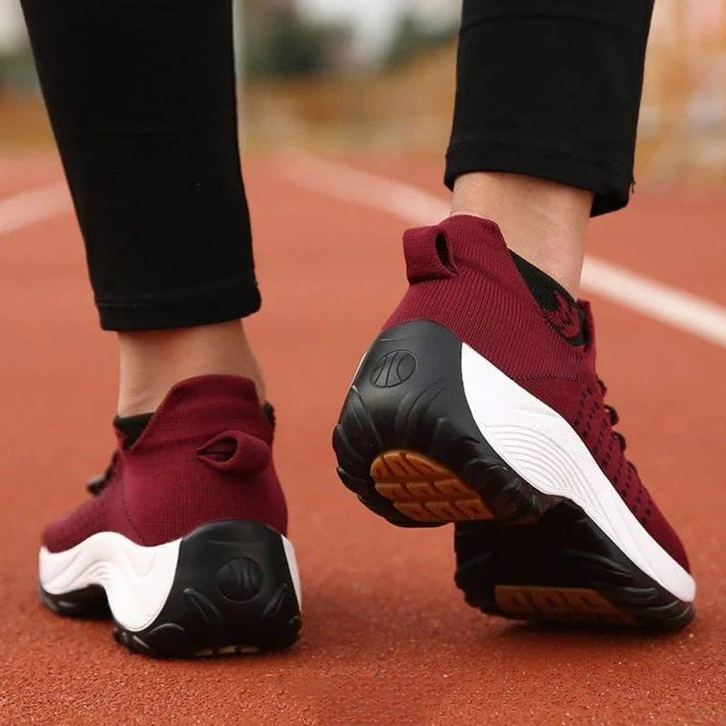 Linna sneakers i rött – lätta vardagsskor för dam
