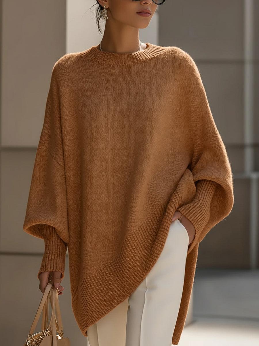 Oversized stickad poncho i karamellfärg med rund hals och ribbade muddar