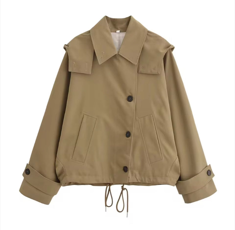 Velaria damtrenchcoat i vitt med figurnära silhuett