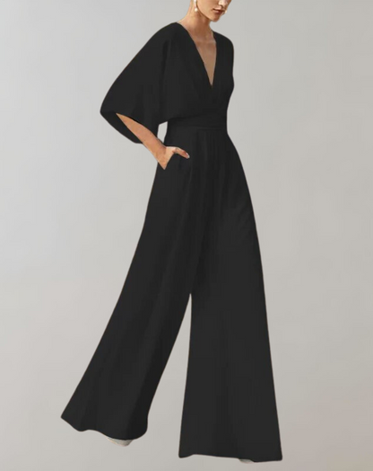 Suzette Jumpsuit Dam – Elegant Jumpsuit med Djup V-ringning & Vida Ben för en Raffinerad Look