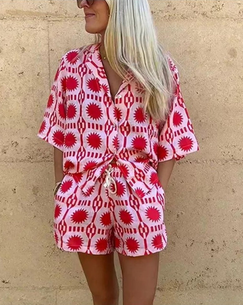 Ensemble Femme Giselle – Zweiteiliges Sommer-Set aus Leinen mit geometrischem Print & bequemem Schnitt