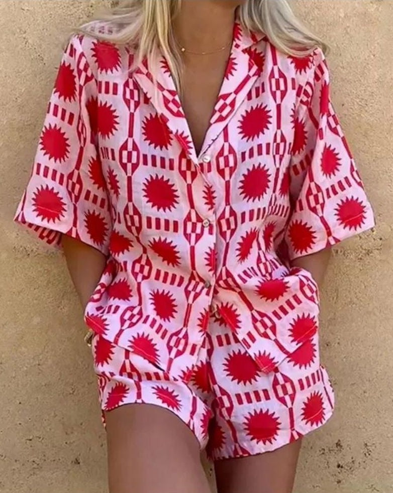 Ensemble Femme Giselle – Zweiteiliges Sommer-Set aus Leinen mit geometrischem Print & bequemem Schnitt