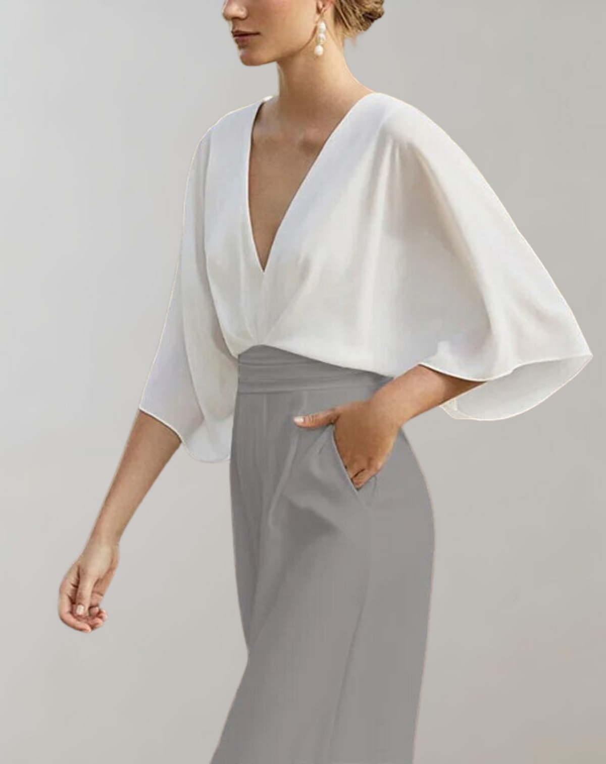 Suzette Jumpsuit Dam – Elegant Jumpsuit med Djup V-ringning & Vida Ben för en Raffinerad Look