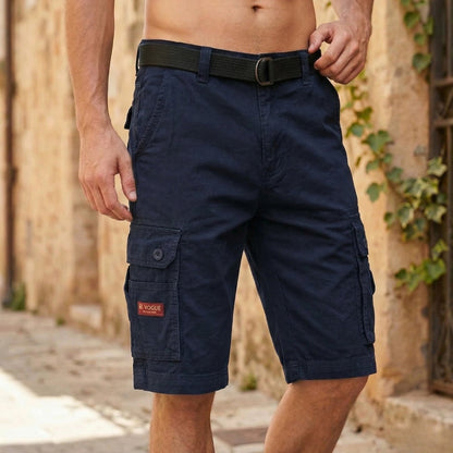 Axel herr shorts i grön med sidofickor, visad på modell