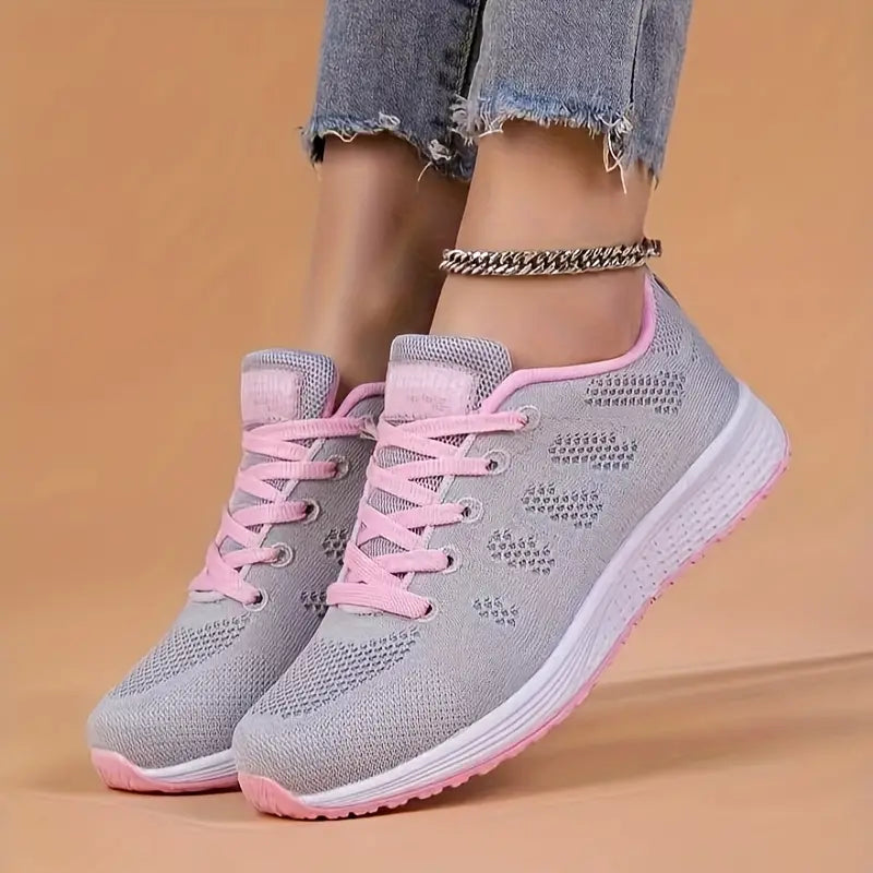 Närbild på anatomisk innersula i grå ortopediska sneakers