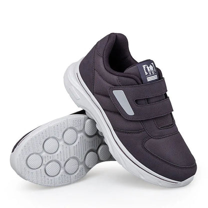 Detalj av gummisulor på Nora ljusgrå dam sneaker