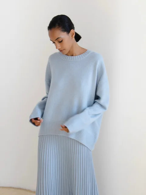 Elina rundhalströja visad i storlek Small, Medium och Large – damtröja i flera färger