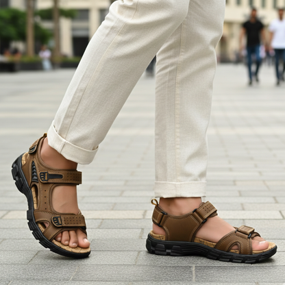 Fenrir sandal i premium läder – sedd från sidan med öppen andningsbar design