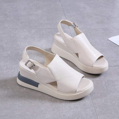 Frida bekväma ortopediska sandaler på fot
