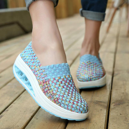 Lina blå damsneaker – framsida med stabil sula