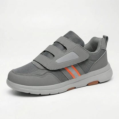 Närbild på breda kardborreremmar på ortopedisk sneaker