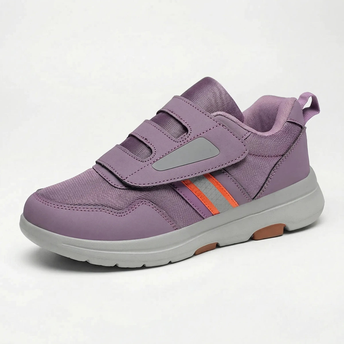 Valgora sneaker i svart färg med brett tårum