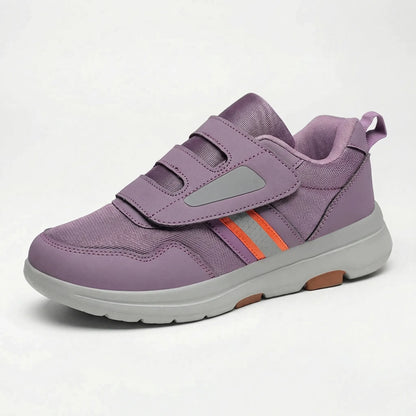Valgora sneaker i svart färg med brett tårum
