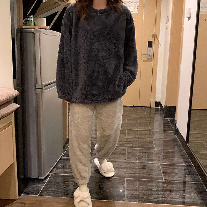 Selma fleece pyjamasset dam – hel outfit framifrån