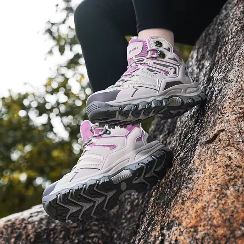 Sierra khaki vandringsskor på kuperad bergsterräng