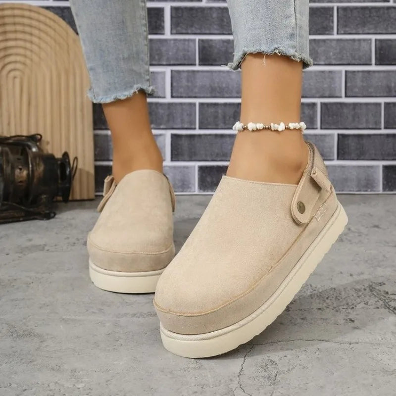 Stella dam plattform clogs i beige med justerbart hälband och sluten tå