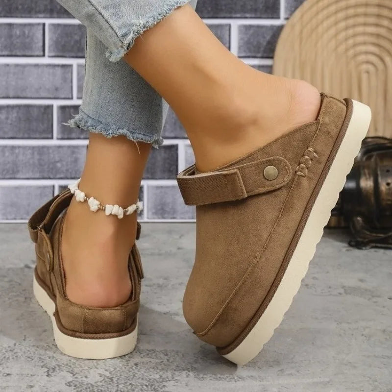 Stella dam casual clogs på fot – matchade med jeans och vardagsoutfit