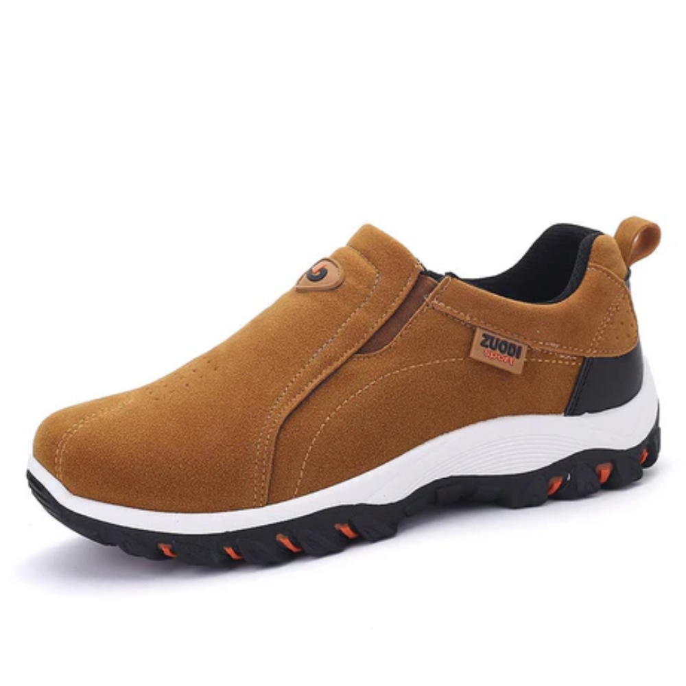 Viggo herr slip-on skor i brunt – helhetsbild på vit bakgrund